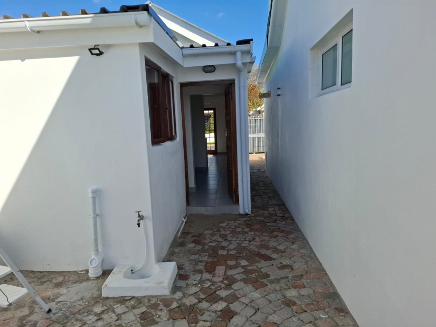 To Let 1 Bedroom Property for Rent in Gordons Bay Central Western Cape